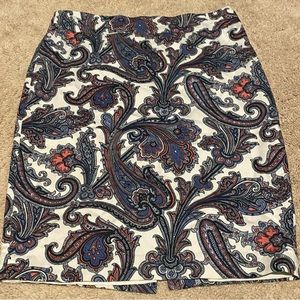 Ann Taylor Paisley Print Pencil Skirt. Size 8
